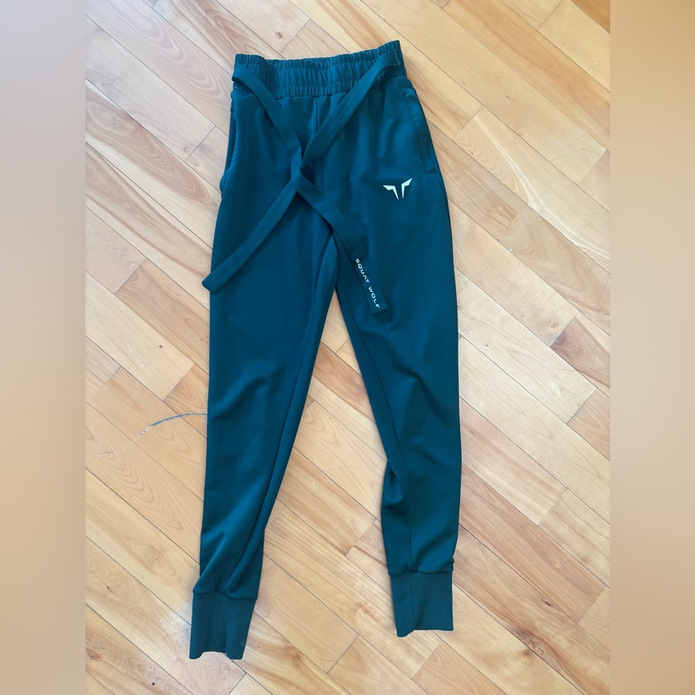 Squatwolf SHE WOLF DO KNOT JOGGERS in green. XS